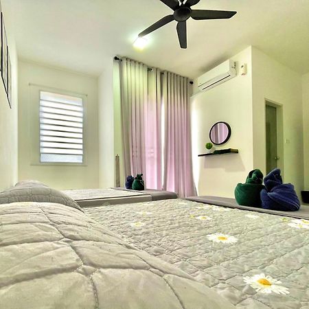 Hanan Homestay Klebang Ipoh With A View Of Mount Korbu, For Musl!M Only!! Exterior photo
