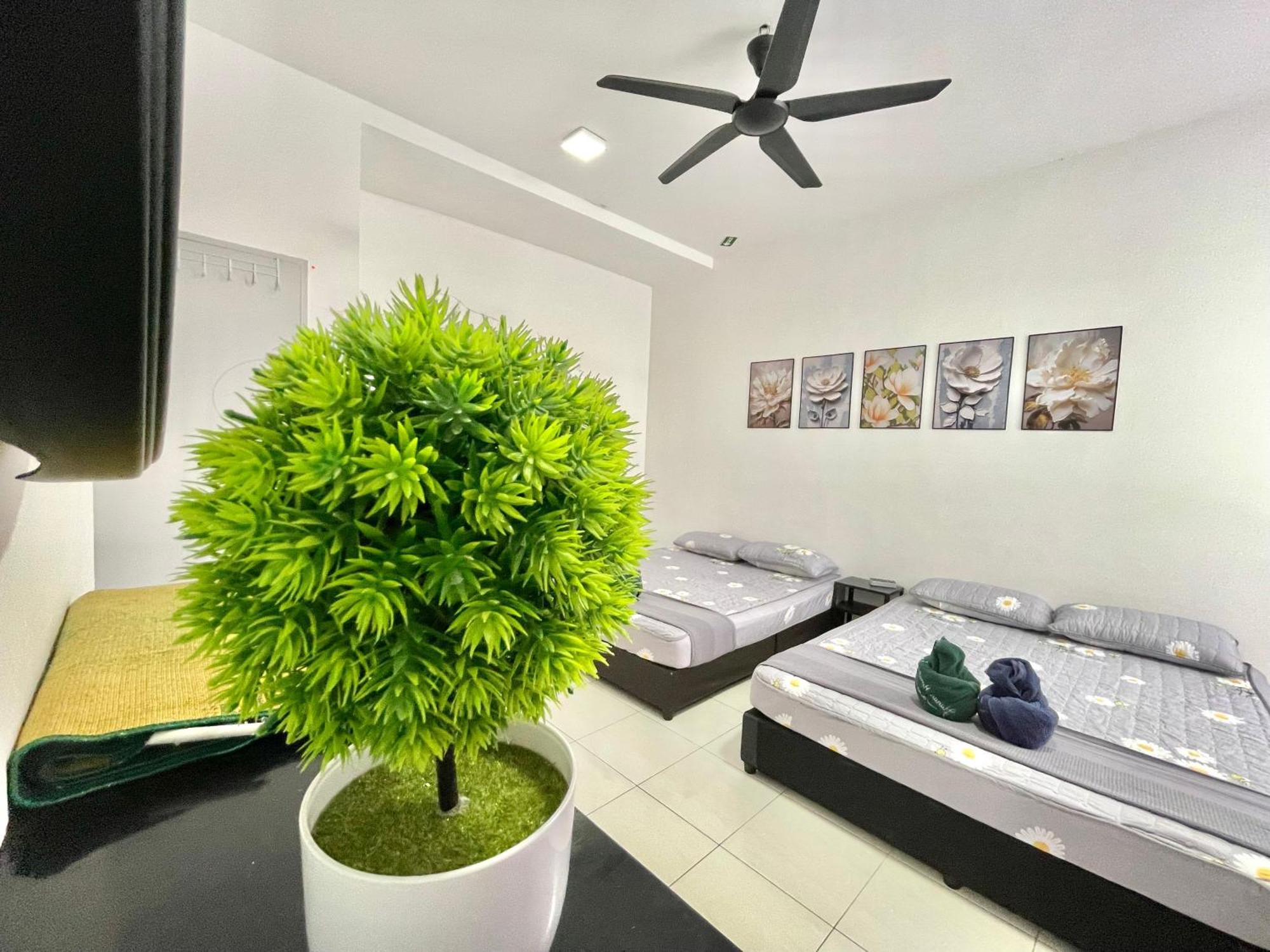 Hanan Homestay Klebang Ipoh With A View Of Mount Korbu, For Musl!M Only!! Exterior photo