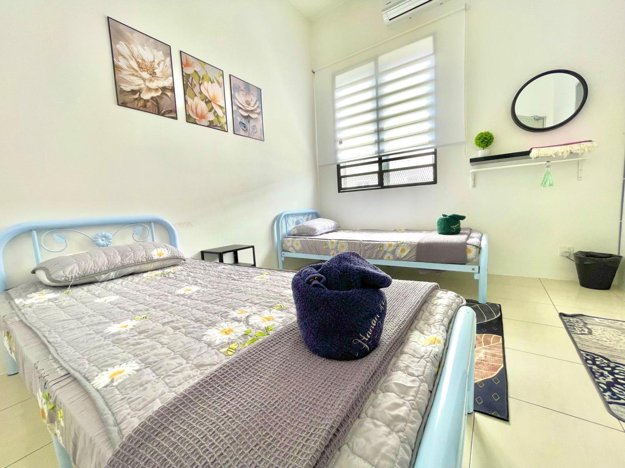 Hanan Homestay Klebang Ipoh With A View Of Mount Korbu, For Musl!M Only!! Exterior photo